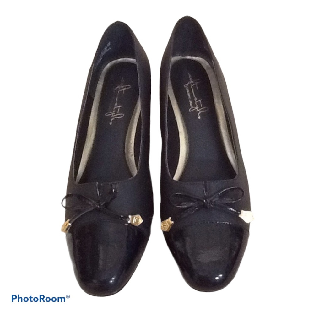 Soft Style‎ Black Patent Toe with Gold Tip Shoe